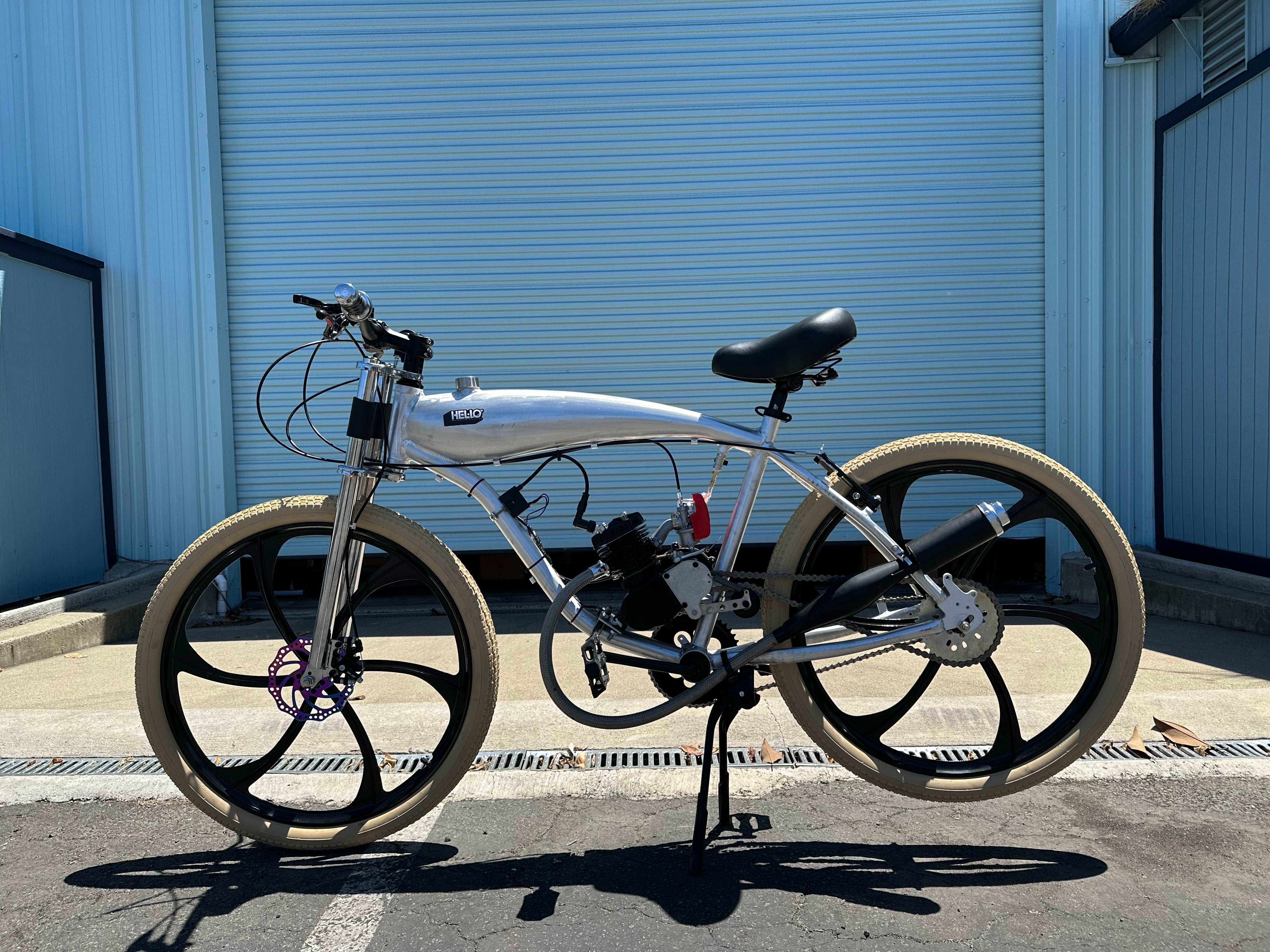 Beach cruiser best sale motorized bike